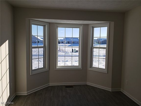 3rd image of 146 Stonecrest Trl