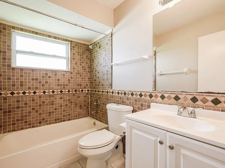 825 Virginia Woods Ln — Photo 15
