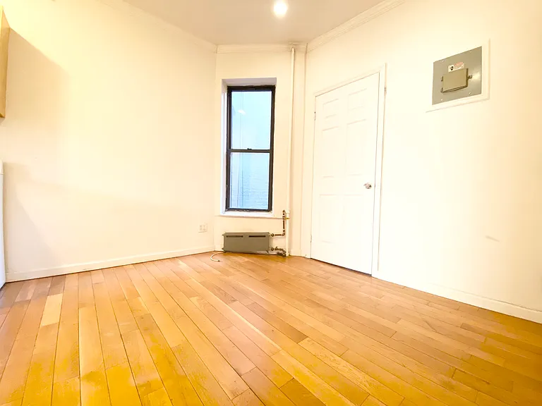 223 E 28th St #3A — Photo 2