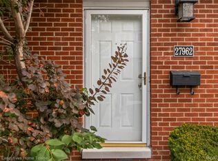 27962 Eastwick Sq, Roseville, MI 48066