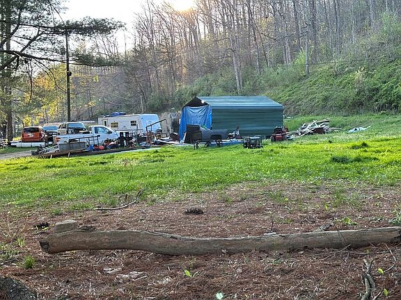 2nd image of 810 Buffalo Rd