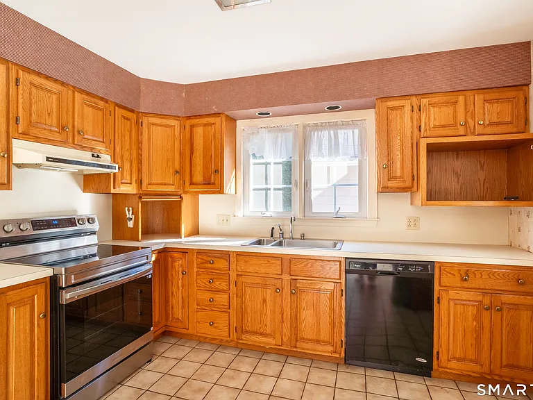 501 Lambert Rd — Photo 5