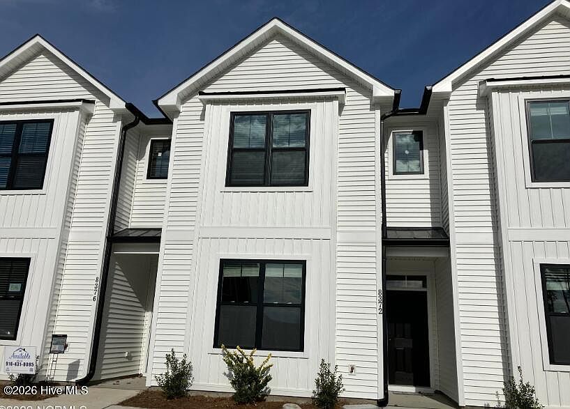 1st image of 8372 Paramount Point