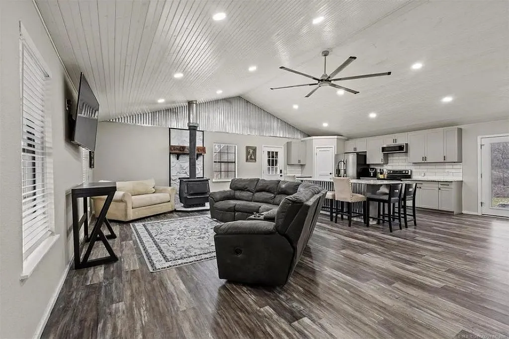 2 bed, 1335 sqft, $1,600 — Photo 4
