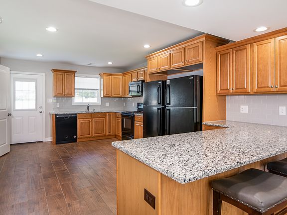 2nd image of 113 Williams Rd Room 4