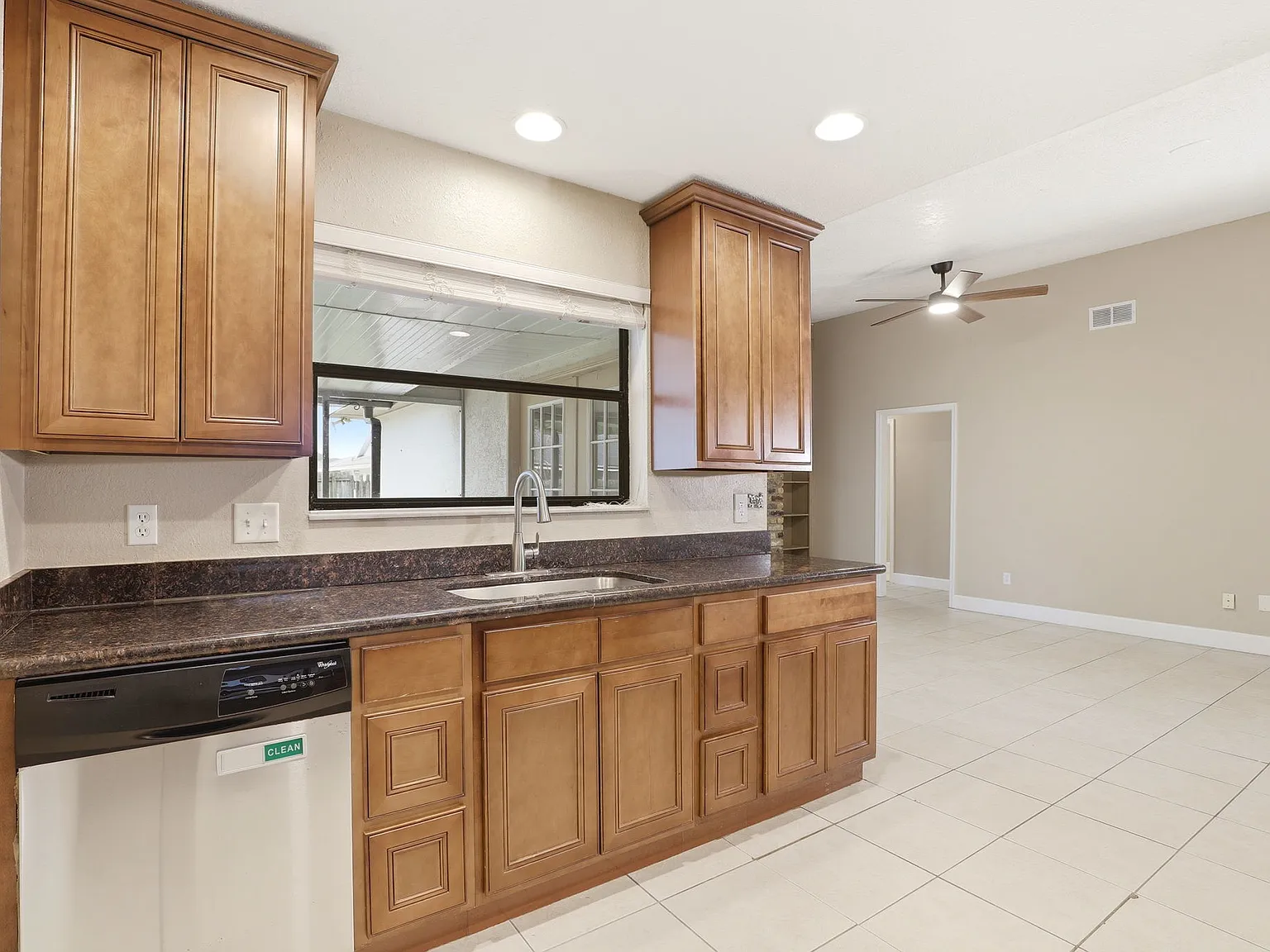 4 bed, 1756 sqft, $2,950 — Photo 2