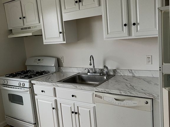 3rd image of 520 Deal Lake Dr