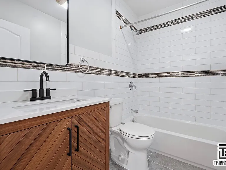 312 Willis Ave #2R — Photo 9
