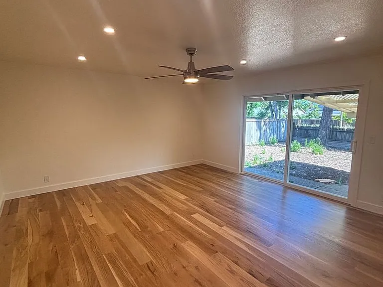 2227 Gainsborough Ave — Photo 7