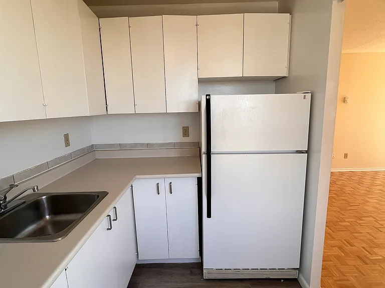 800 Riddell Ave N #502 — Photo 7