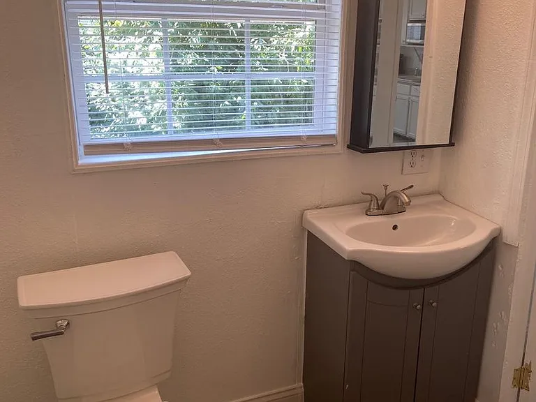 703 Brown St — Photo 17