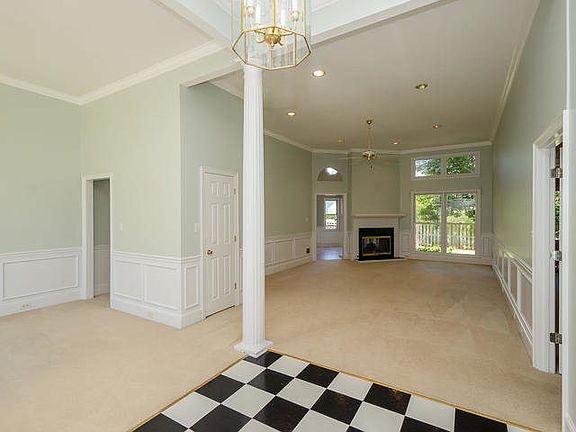 4th image of 220 Stonington Dr