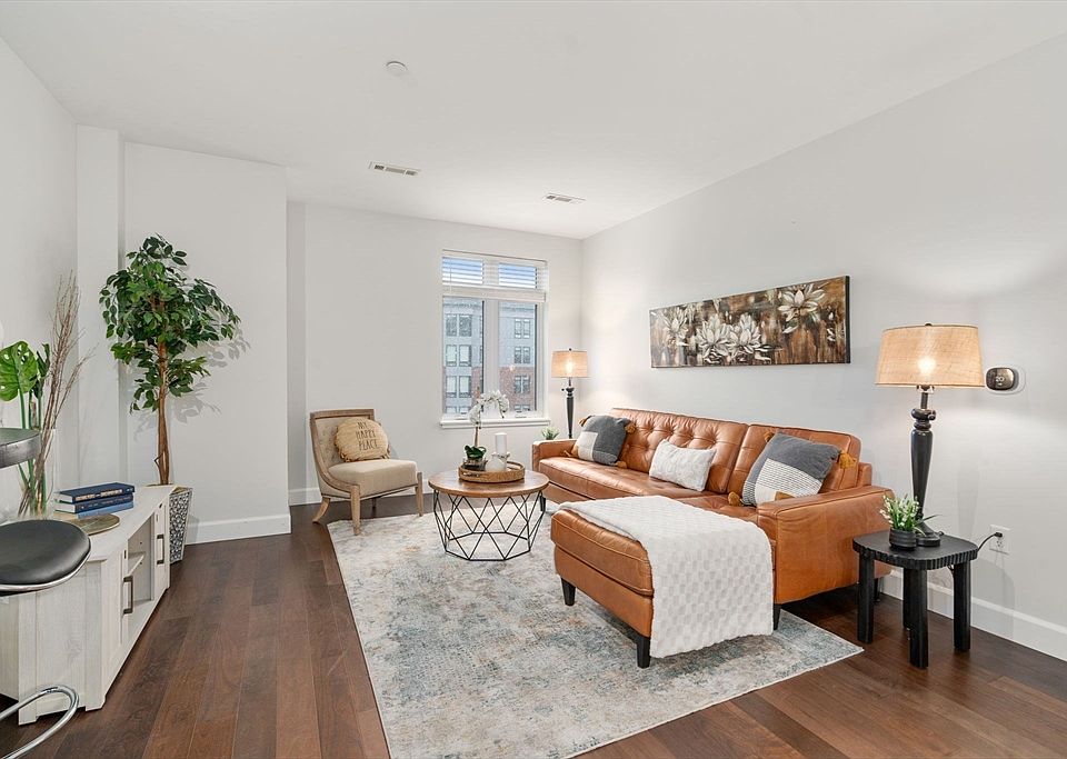 1st image of 1501 Commonwealth Ave #304