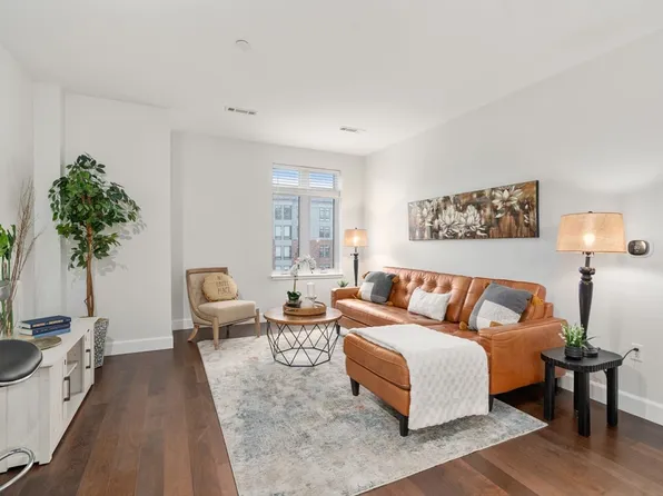 1501 Commonwealth Ave #304, Brighton, MA 02135