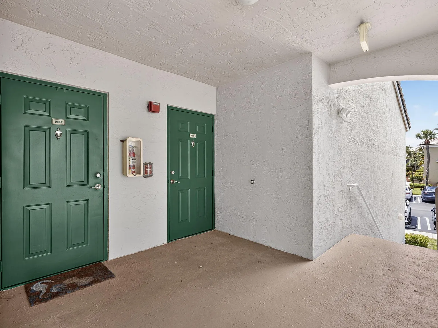 3 bed, 2.0 bath, 1152 sqft, $2,700 — Photo 3