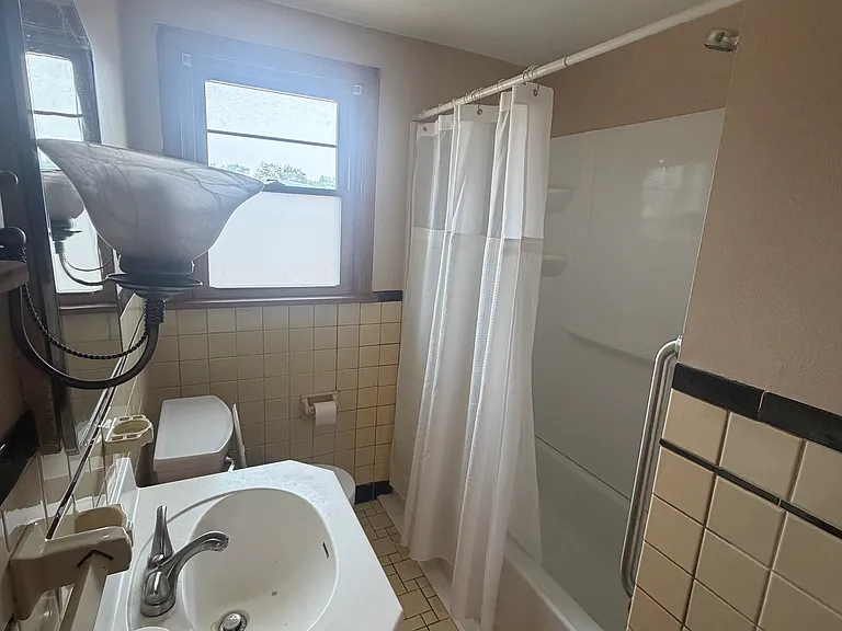 1802 Market Ave N #4 — Photo 3