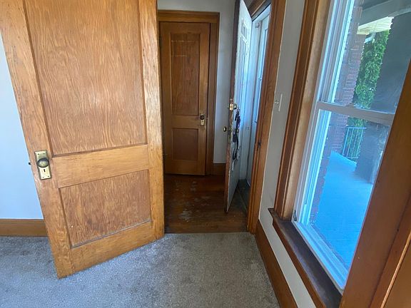 3rd image of 638 W 21st St