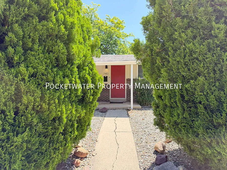 4 Bedroom Home Near CU Boulder | Large Backyard | Student Friendly — Photo 2
