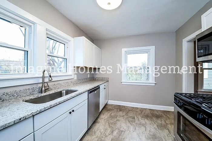 2178 Glenbury Ave — Photo 6