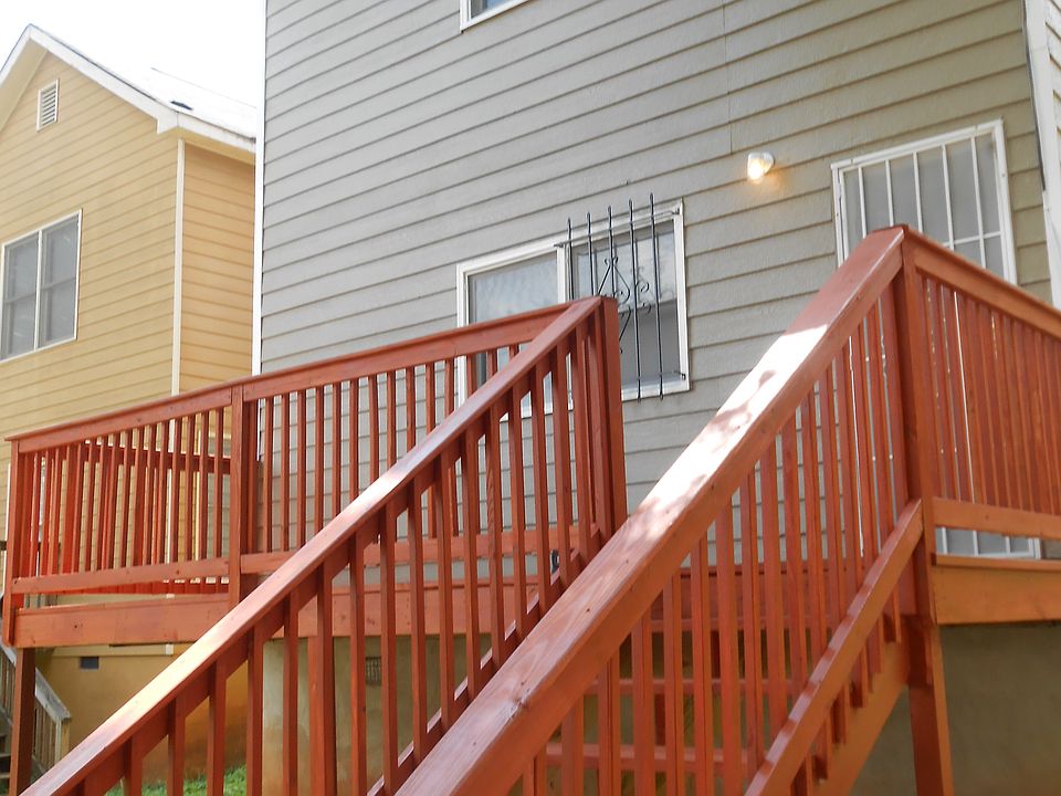 2nd image of 605 Rhodes St NW