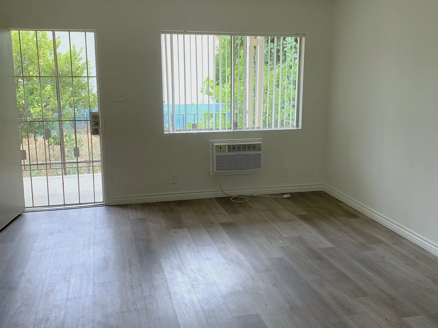 2 bed, 1000 sqft, $2,200 — Photo 3