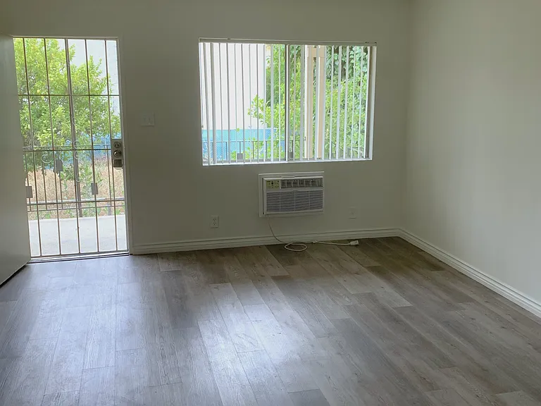 1151 Justin Ave #1 — Photo 3