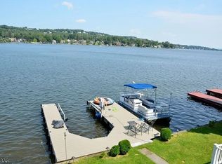 18 Maple Pkwy, Sparta, NJ 07871