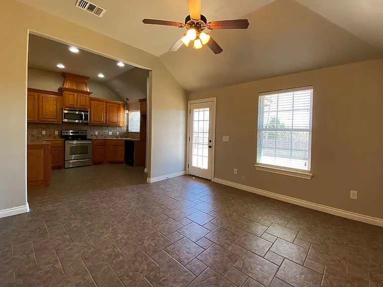 3017 Line Dr — Photo 7
