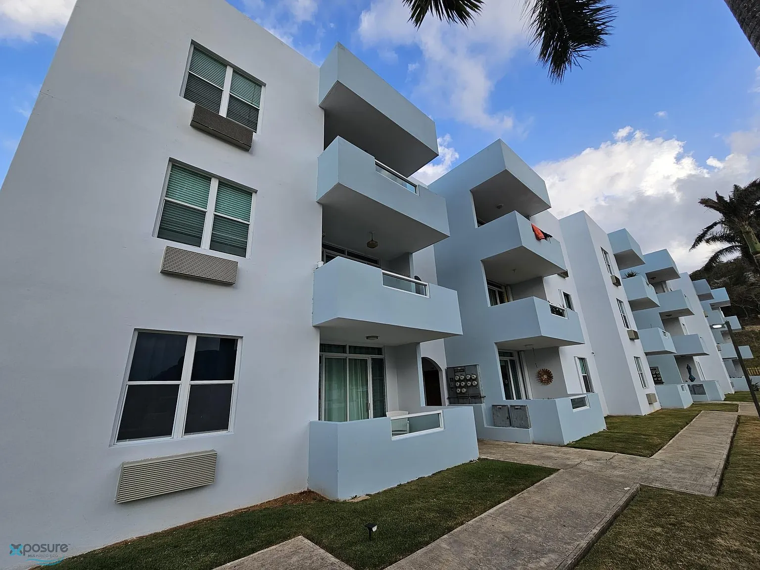 Seaside Court Apartments (Condominio) — Photo 1
