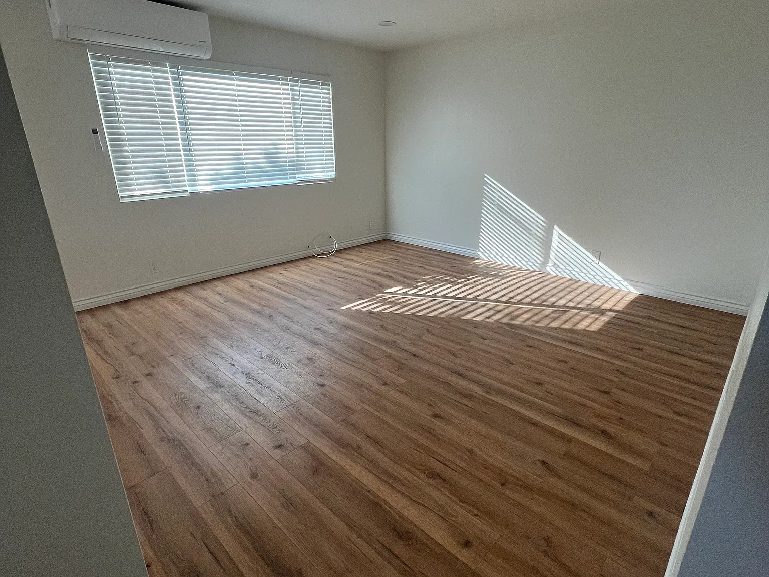 9327 Myron St — Photo 4