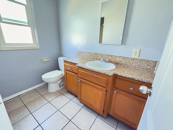 5th image of 10931 California Ave #10955