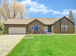 401 Barbary Ln, Woodstock, IL 60098