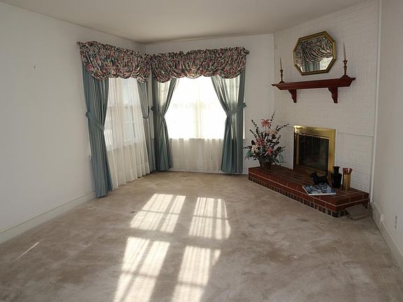 4th image of 114 Gloucester St