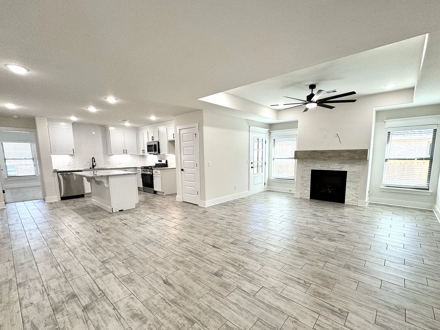 4 bed, 1882 sqft, $2,000 — Photo 3