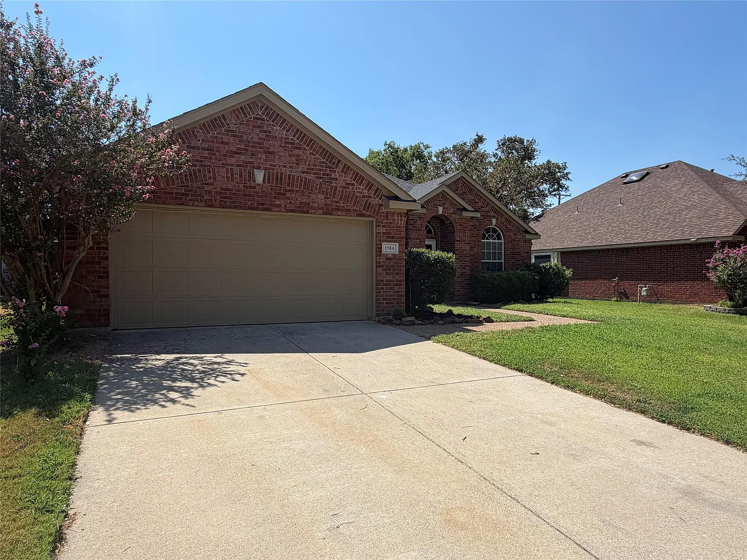 3 bed, 2002 sqft, $2,550 — Photo 3
