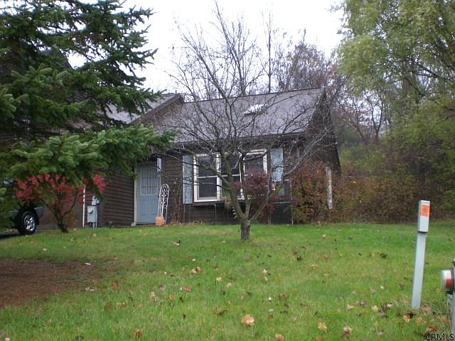 1st image of 6 Lexington Dr