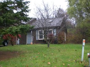 6 Lexington Dr, Clifton Park, NY 12065