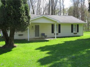 22 Maple Terrace Dr, Grove City, PA 16127