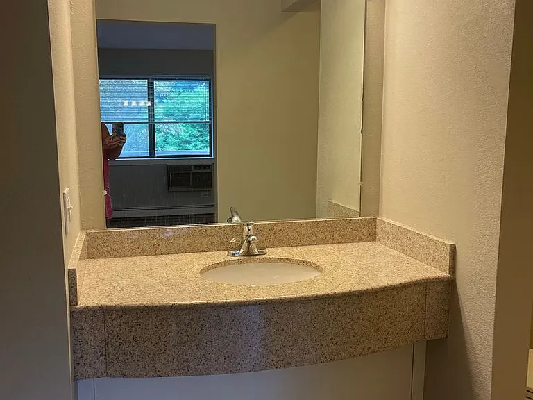 5819 Woodstock Rd — Photo 7