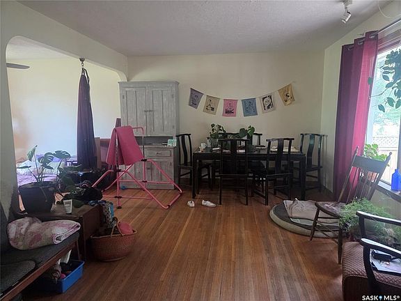 3rd image of 1323 Main STREET