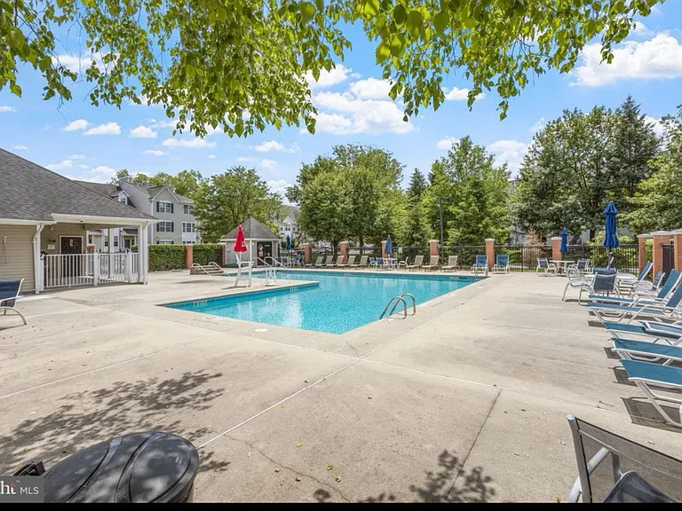 301 Dahlia Cir — Photo 15