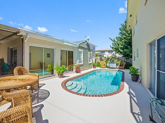 3rd image of 216 Ocean Breeze St APT 1