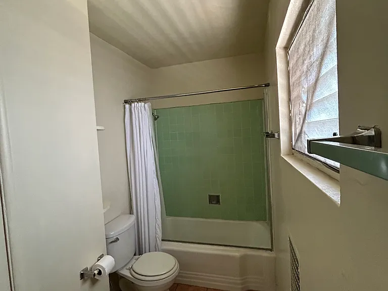 5763 Laurel Canyon Blvd #4 — Photo 4