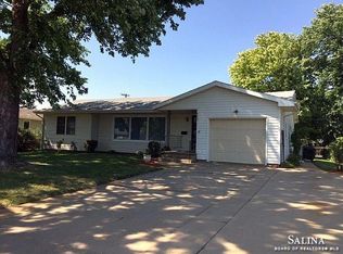 723 Clay St, Minneapolis, KS 67467