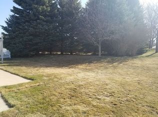 2927 Homestead Dr, Bismarck, ND 58503