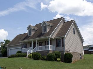 14 Summer Ridge Dr, Stuarts Draft, VA 24477