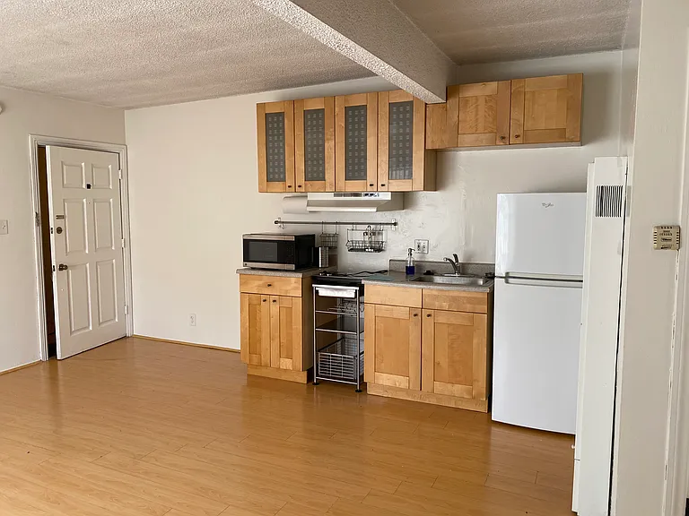 11610 Iowa Ave #7 — Photo 4