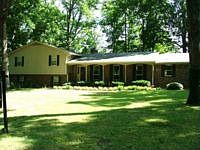 1st image of 613 Arrow Dr NE