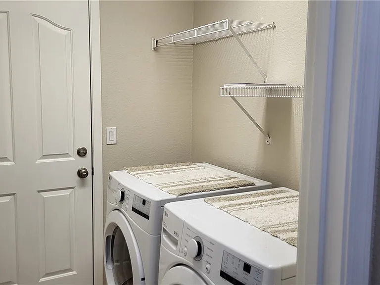 2105 E Crystal Dr — Photo 14