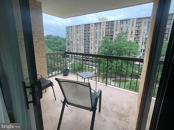 4th image of 4500 S Four Mile Run Dr APT 604